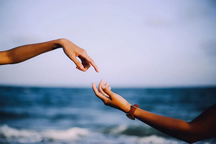 人与人之间的悲欢,现实中并不容易相通。/unsplash