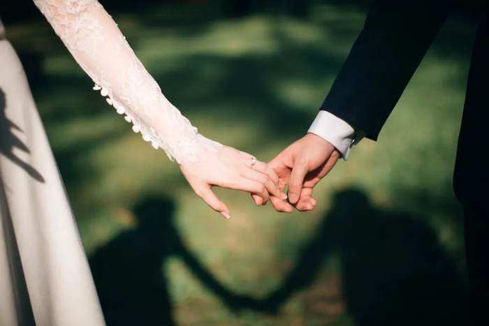 找一个三观相近的人共度余生,成了许多单身女性的奢求。/unsplash