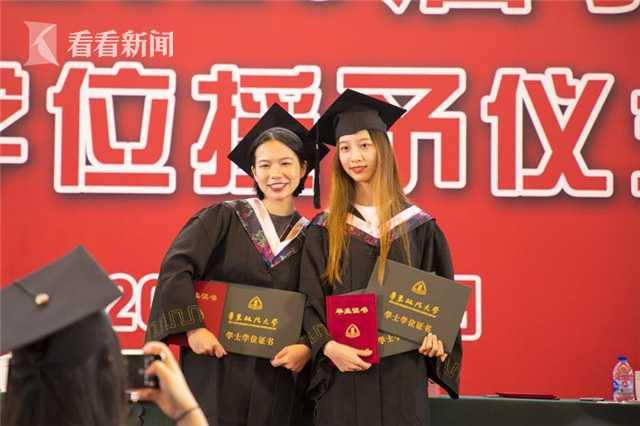 华东政法大学毕业典礼举行 七彩纸雕灯照亮前程