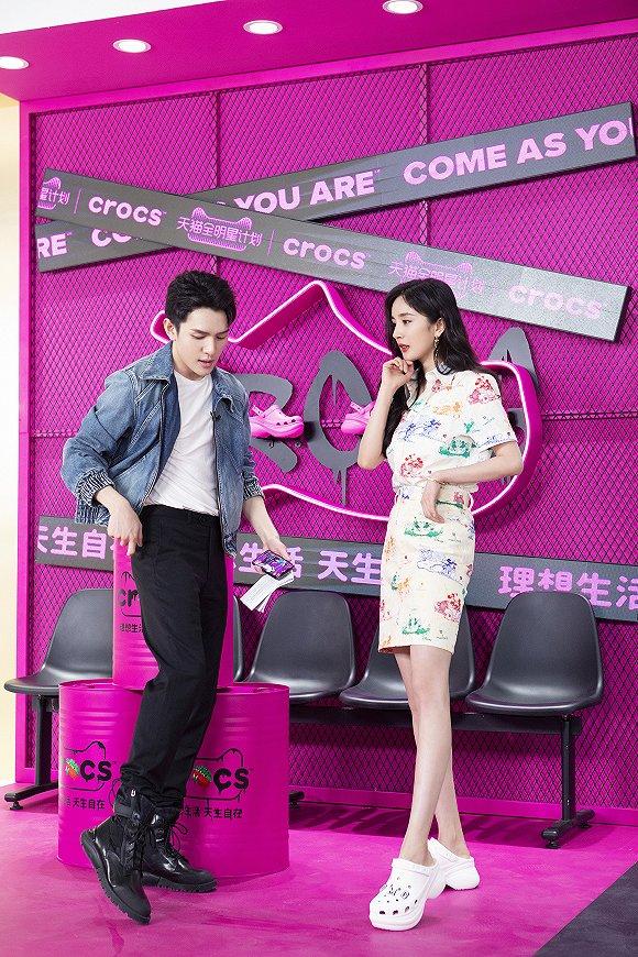 杨幂进入李佳琦直播间直播 图片来源:Crocs