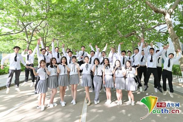中国石油大学(华东)自动化2016级5班全体成员。中国青年网通讯员 熊壮壮 摄