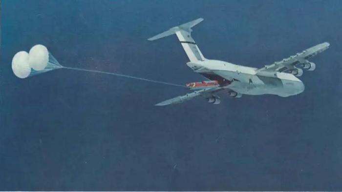 用运输机空投洲际导弹？美军的C-5“银河”真就这么干！| 图说