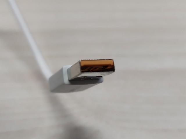 SuperVOOC充电线的特殊接口