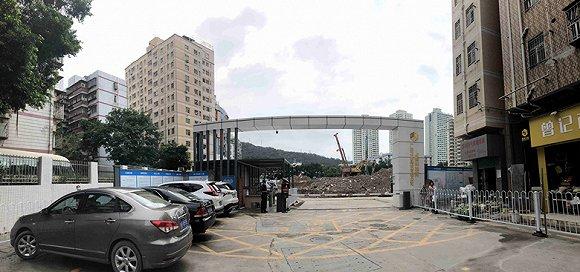 上梅林雅苑工地正门 图片来源:界面楼谈