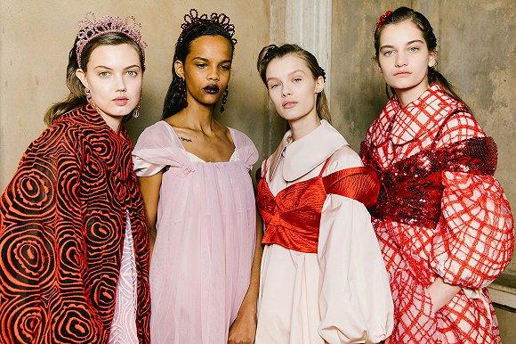 Simone Rocha秀场后台 图片来源:Vogue