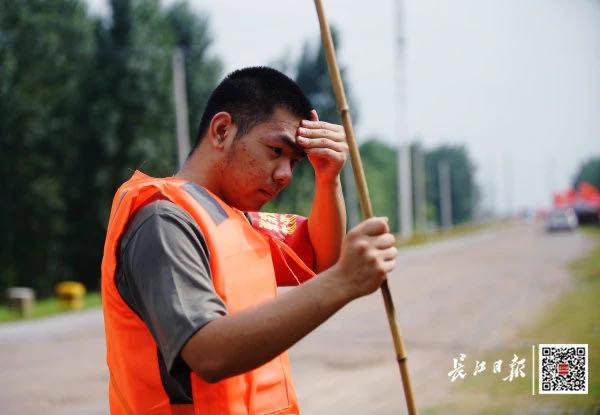 谢谢你！在暴雨中乘风破浪的逆行者！