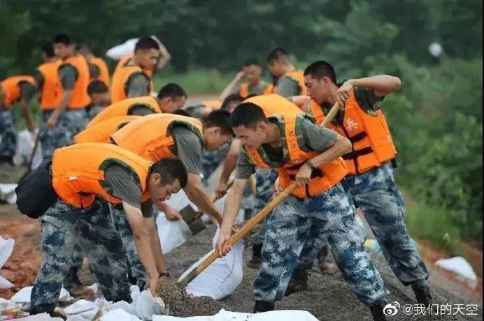 谢谢你！在暴雨中乘风破浪的逆行者！