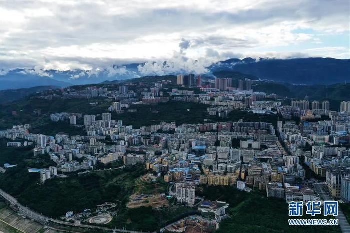 重庆巫山县城一带景象(无人机照片)。新华社记者 王全超 摄