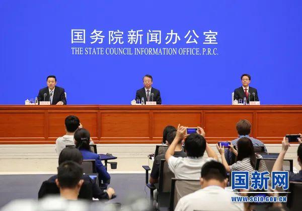 新闻发布会主席台(图源:国新网)