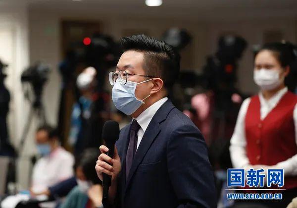 凤凰卫视记者提问(图源:国新网)