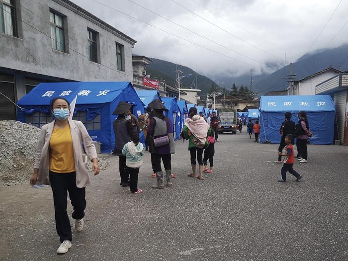 冕宁特大暴雨中的大堡子村：河流改道，山石砸毁民房