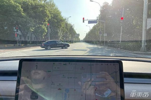 北京街头不规则的红绿灯