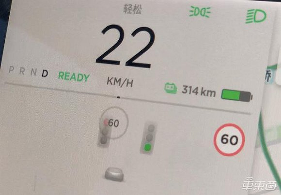 在距离信号灯较近时可显示信号灯所指方向