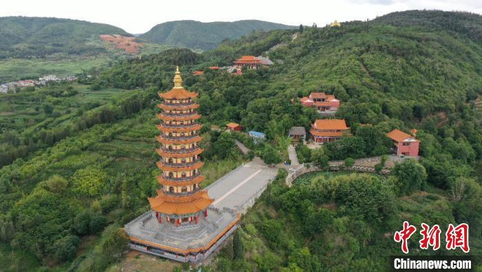 图为弥勒市的弥勒寺。 陈畅 摄
