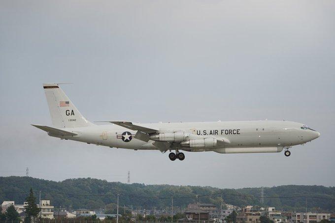 被日本航空爱好者拍摄到的,编号为96-0042E-8C“联合星”战场监视与指挥飞机 图源:社交媒体