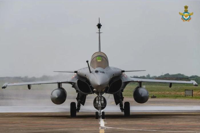 ▲抵达安巴拉空军基地的印军“阵风”战斗机(印度空军网站)