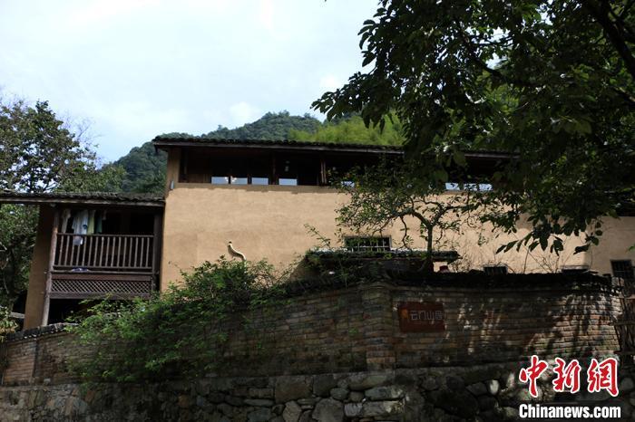 云门山居民宿藏在绿树遮映中 刘浩 摄
