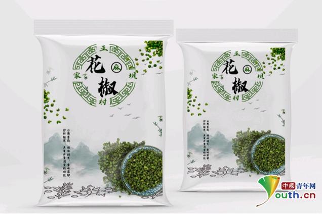 图为重庆师范大学涉外商贸学院“艺术+”实践服务团为农户设计的广告封面。中国青年网通讯员 颜之茜 供图