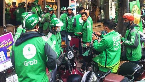 越南街头的GrabFood外卖骑手/ 图片来源:Vietnam news