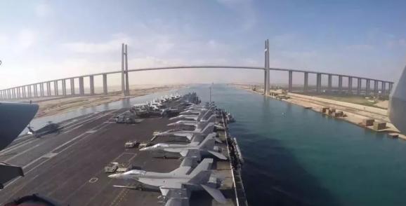 美海军“林肯”号(CVN-72)核动力航母战斗群通过苏伊士运河,向波斯湾开进。此举被视为美军向伊朗施压行动的一部分。图源:参考消息网