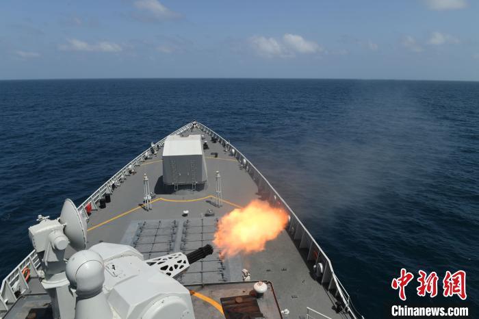 太原舰副炮对空实弹射击。 刘飘 摄