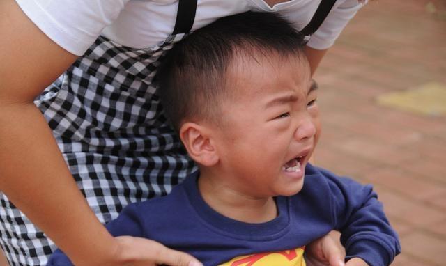 小孩抽搐发牢骚时咋办?四个关键步骤处置,协助小孩提升智商(图1)