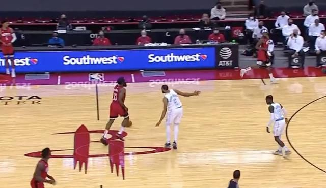 球星爆发砍下高分关键球绝杀引爆全场气氛