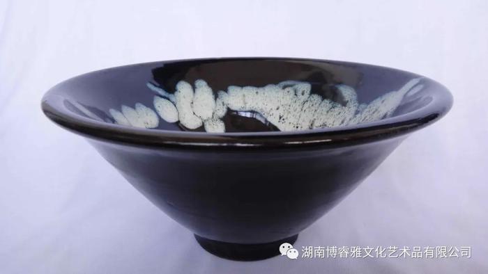 品鉴：建窑黑釉沫花天坑茶碗