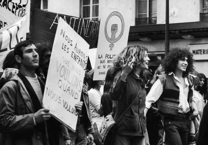 70年代,法国街头的女权运动