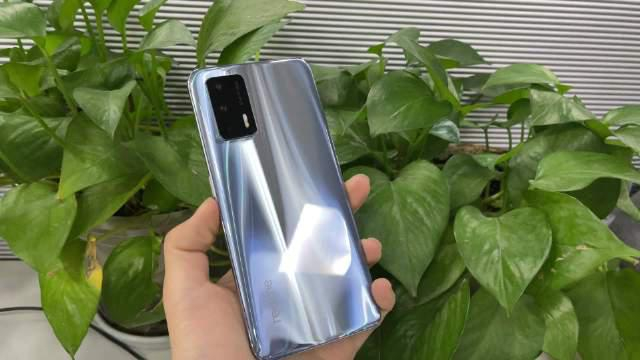 ルキア OPPO realme GT 12+256GB 中国版 　银河战舰 攻破性价比的大门！realme GT“银河战舰”美图赏_百科TA说