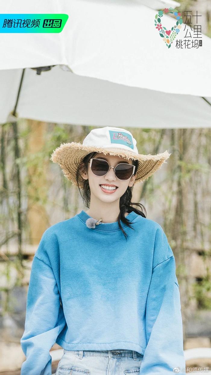 帽子:Sei Carina Y 卫衣:Acne Studios