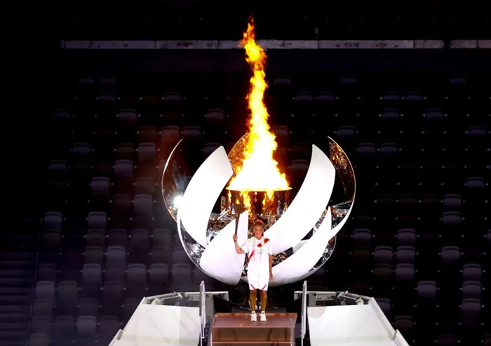 △ 主会场的火炬台,远看像是一座喷发的富士山?图片来源 | Getty Images