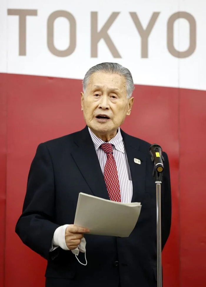 △ 虽然倡导多元化和包容,但东京奥组委却丑闻不断。2021 年 3 月,森喜朗宣布辞任东京奥组委主席一职,他的位置由日本政府前奥运大臣桥本圣子接替。图片来源 | EPA