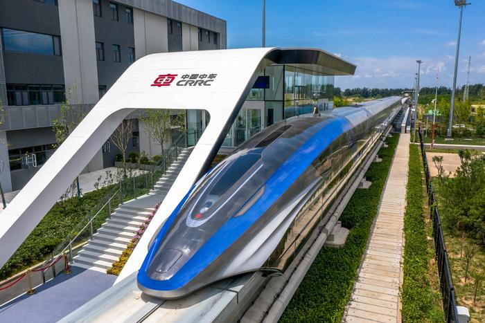 我国自主研发的设计时速达600公里的高速磁浮交通系统在青岛下线。中国中车 供图