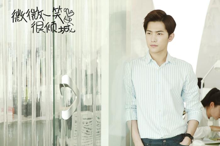 杨洋主演《微微一笑很倾城》。