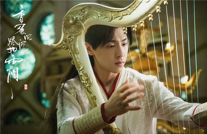 邓伦因为主演《香蜜沉沉烬如霜》而一下爆红。