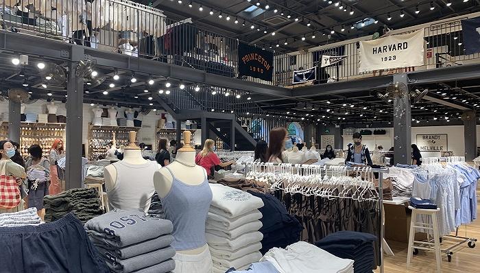 Brandy Melville北京三里屯店拍摄:张馨予