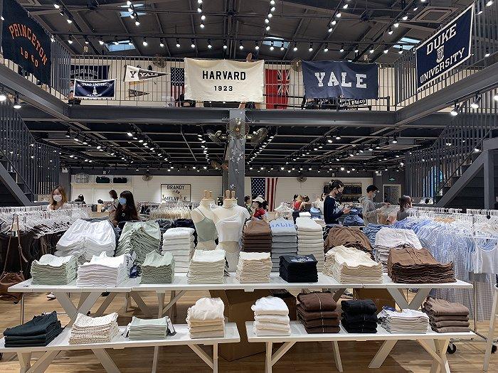 Brandy Melville北京三里屯店拍摄:张馨予