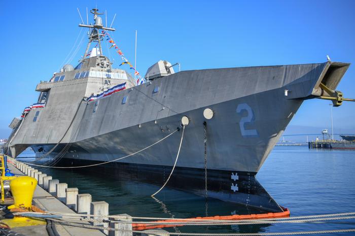 美国海军“独立”级濒海战斗舰首舰“独立”号(LCS-2) 举行退役仪式 图源:美国海军