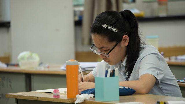 自习课看看学霸是怎么学习的,看完相信你一定受益良多