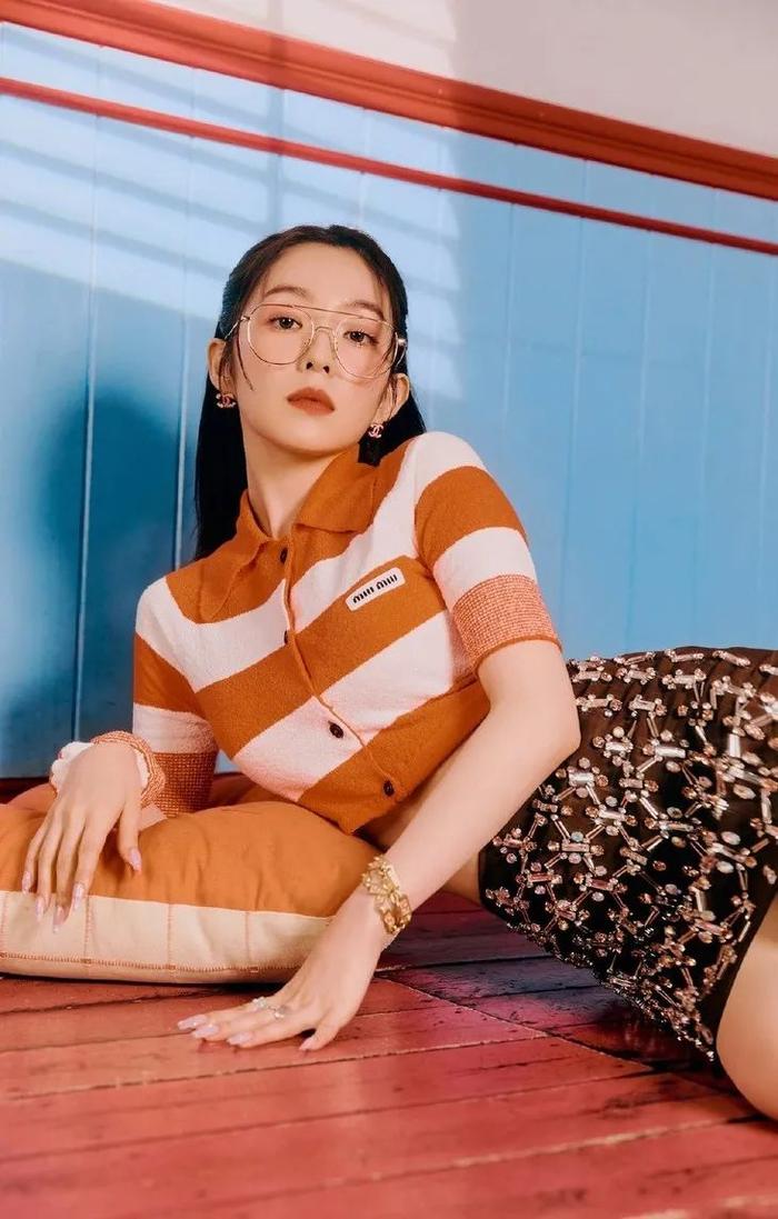 上衣:MiuMiu