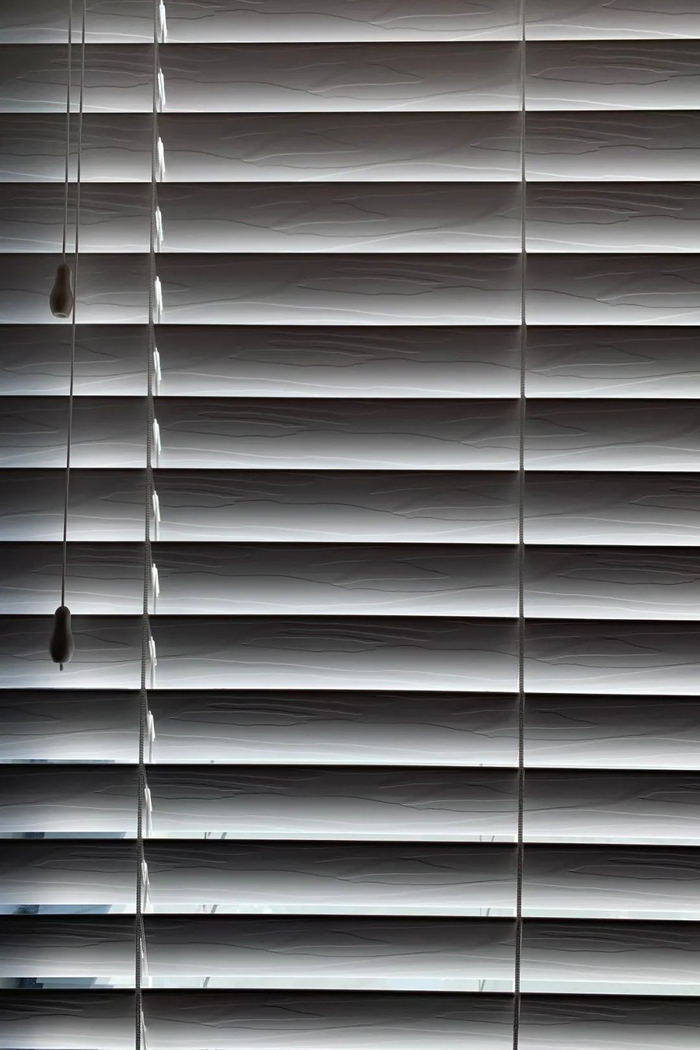 稍微复杂些,制作步骤上就不说了,大家学会换图就好啦:点击打开百叶窗