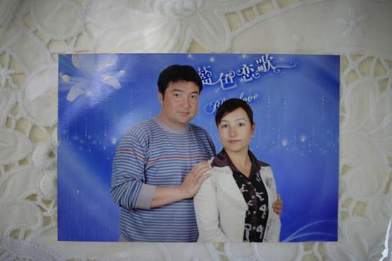 图:阿不都艾尼·吐尔地和妻子吐尔孙古丽的合影