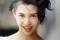 王晶捧红的7位性感女星现状:开按摩店,卖蛋糕,55岁未婚未育
