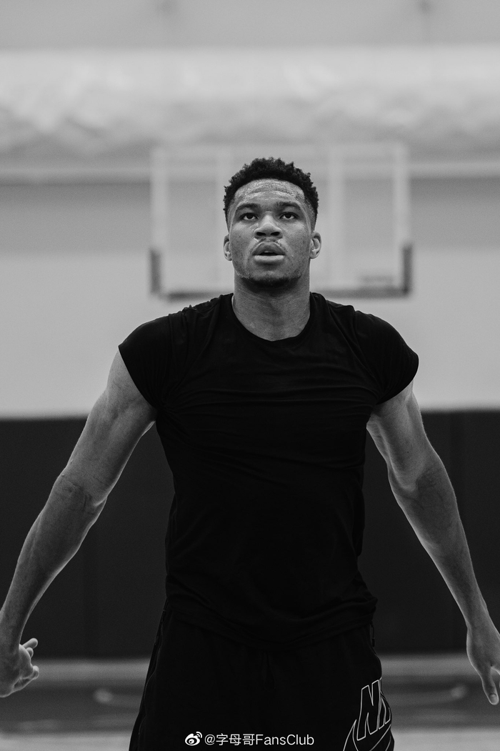 字母哥与浓眉的巅峰对决 内线霸主谁主沉浮