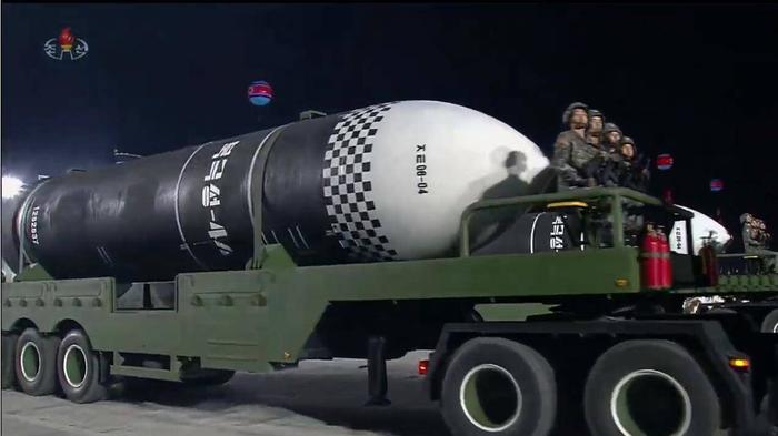 朝鲜在今年1月份阅兵中展示的“北极星-4A”潜射弹道导弹 图源:朝鲜中央电视台
