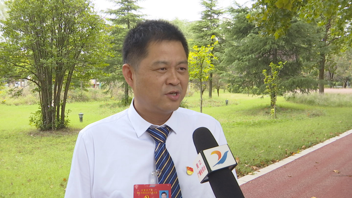 市党代表王军政说:“会后,我们一定结合工作实际,锚定党代会确立的目标任务