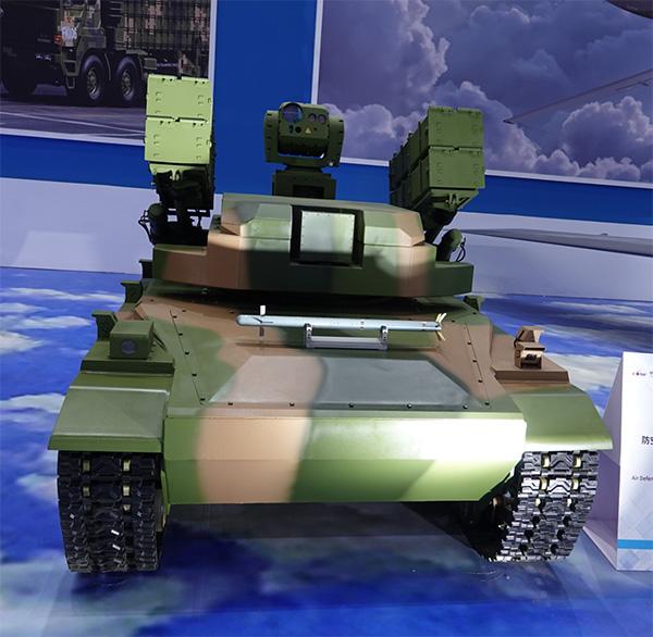 航天科工展示的FK-300防空导弹武器系统,采用无人车底盘。