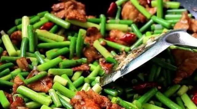 清炒蒜苔的家常做法,简单又美味? 清炒蒜苔的家常做法,简单又美味?