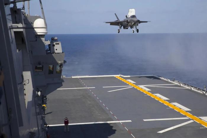 ▲3日,美军F-35B在“出云”级首舰“出云”号上着舰(美国海军官网)